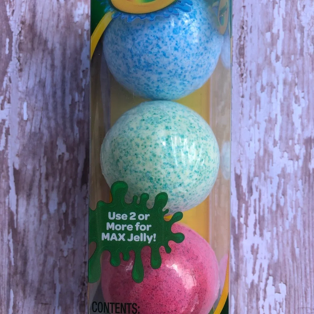 2 pack of 3 Crayola colorful jelly bath bombs